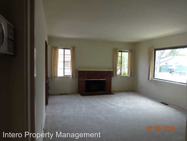 Building Photo - 2335 Santa Ana St