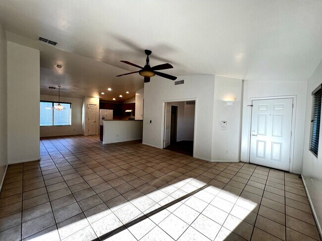 Foto del edificio - 4 Bedroom Home in Vail School District!