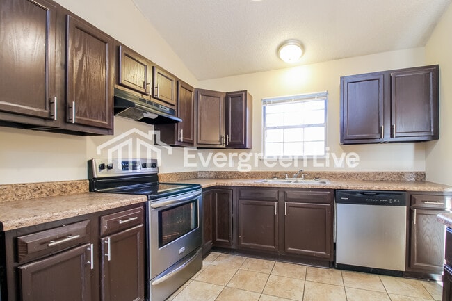 Foto del edificio - 425 Forest Grove Cir