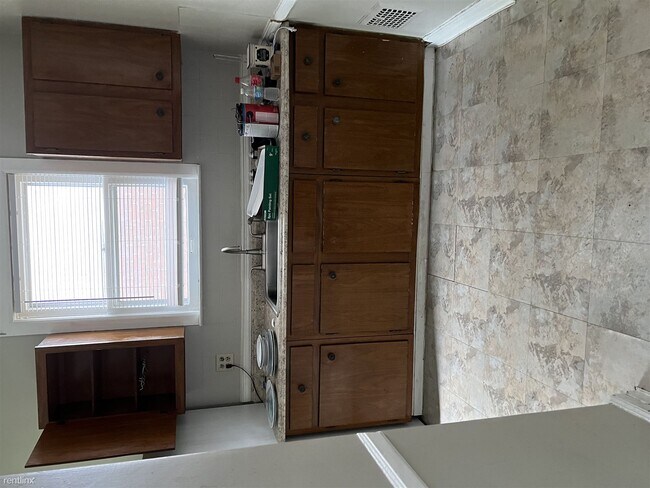 Foto del edificio - 3 br, 1 bath House - 11830 Riad St