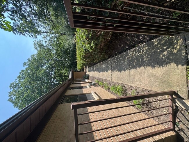 Building Photo - 805 Blackhawk Ln