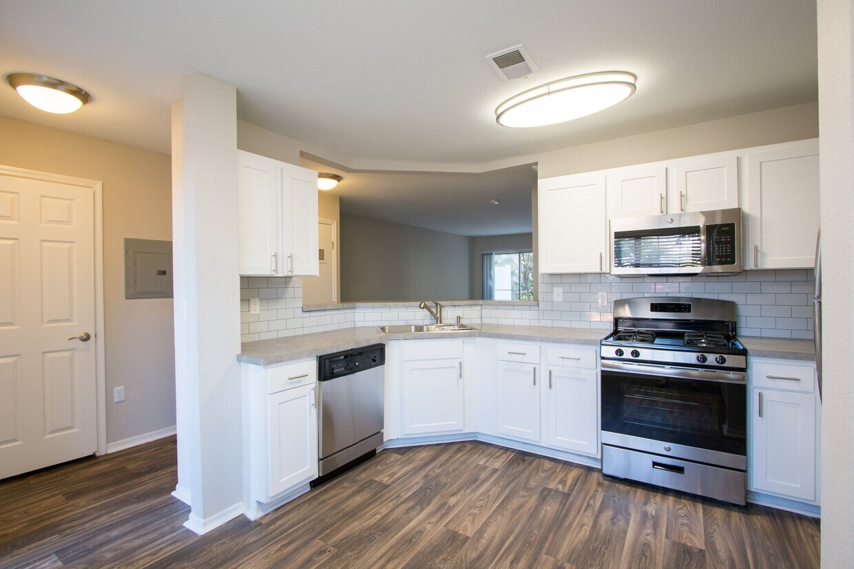 Everly Apartments Lawrenceville Ga Apartments Com