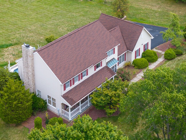 Foto del edificio - 11 Endicott Ln