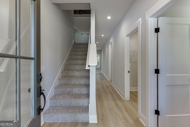 Foto del edificio - 110 Rains Rd