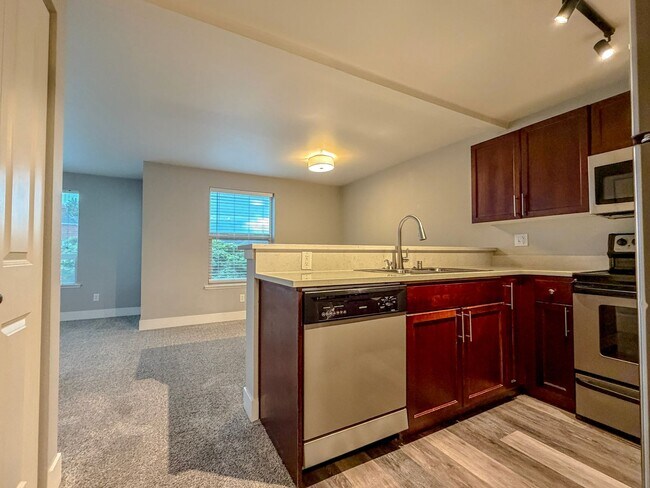 Building Photo - Gorgeous 2bd/2bth Lower Queen Anne Condo, $2,800/mo.
