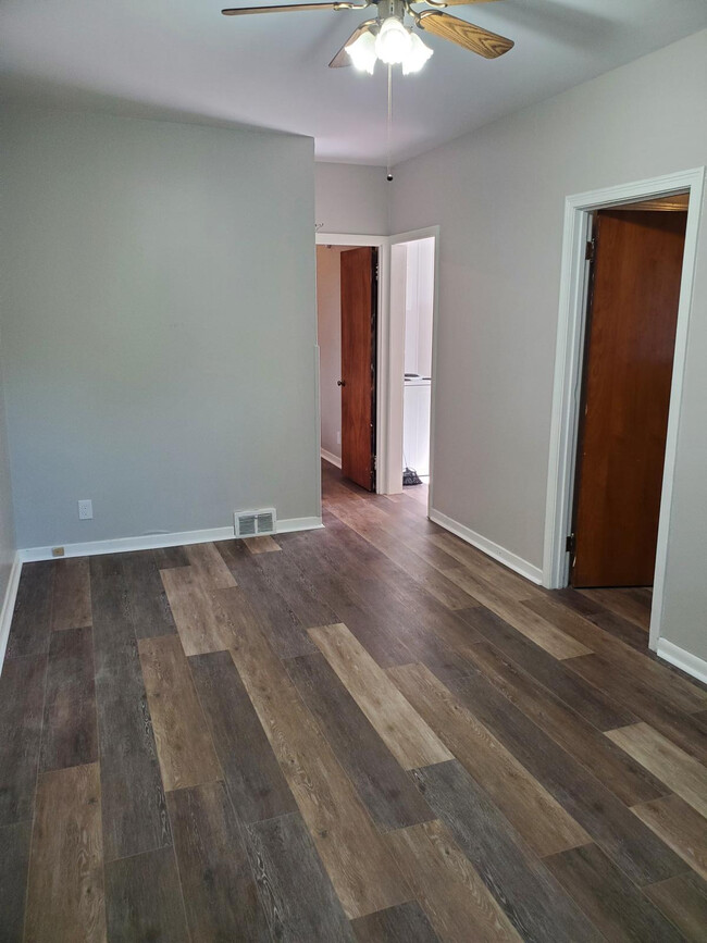 Building Photo - 48 Rumbold Ave