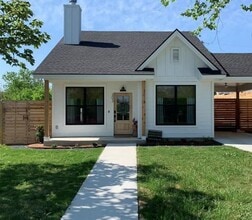 Building Photo - 303 Austin St