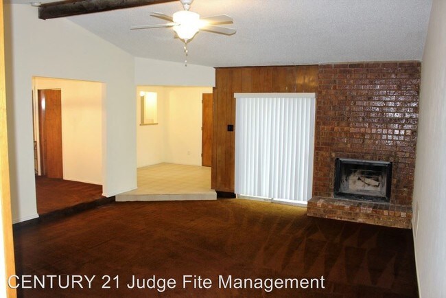 Foto del edificio - 1921 Garden Crest Ln