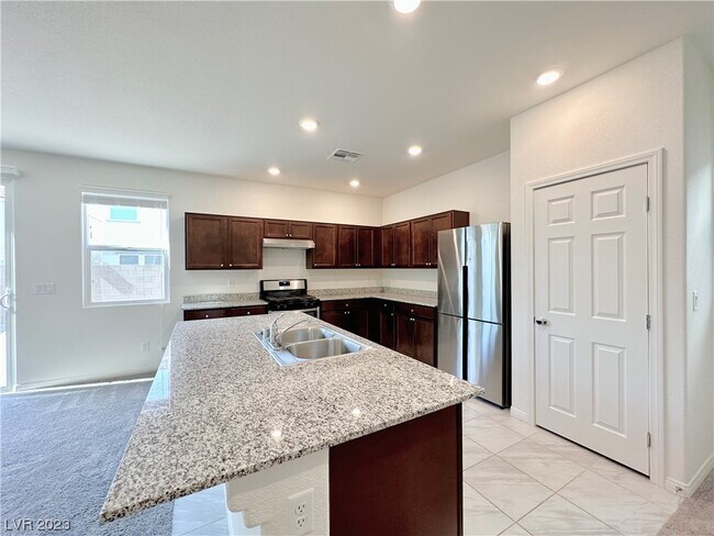 Foto del edificio - 7663 Lush Oasis Ave.