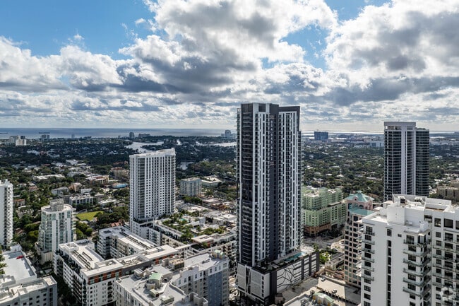 Building Photo - Veneto Las Olas