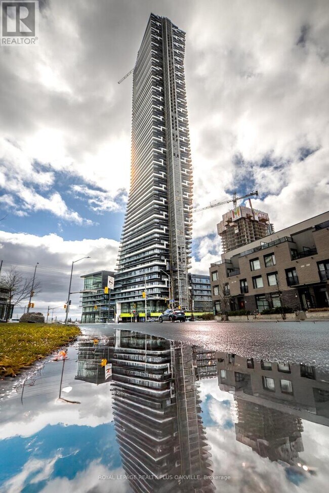 Photo du bâtiment - 448 Burnhamthorpe Rd W