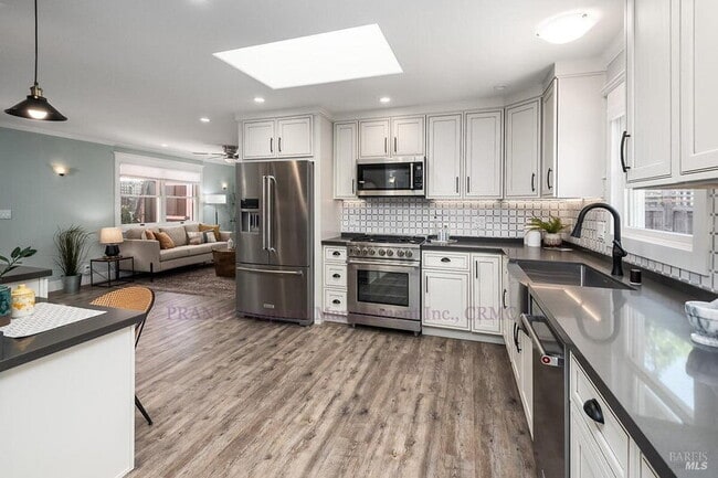 Building Photo - 4 Belle Ave