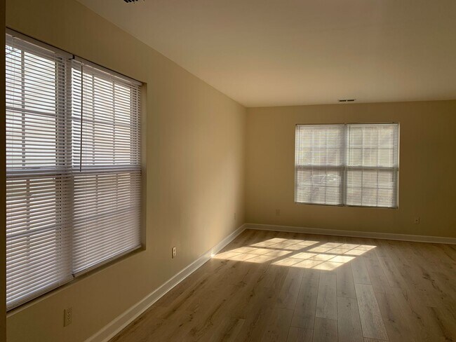 Foto del edificio - Now Leasing! Bright 3-Bedroom Home with Huge Yard & Smart Upgrades