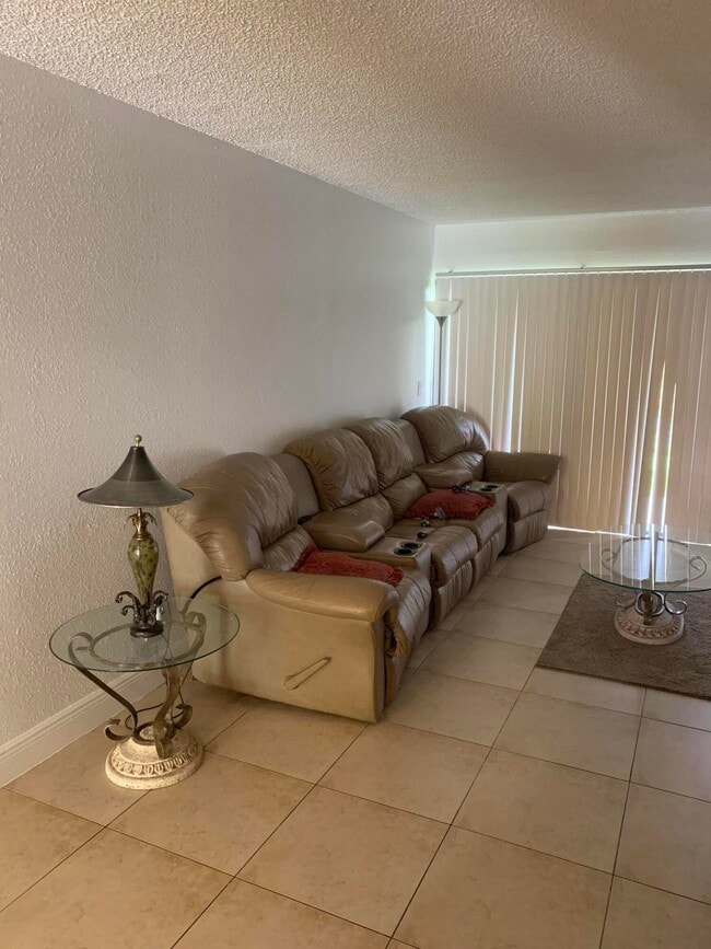 Foto del edificio - 1482 Lake Crystal Dr