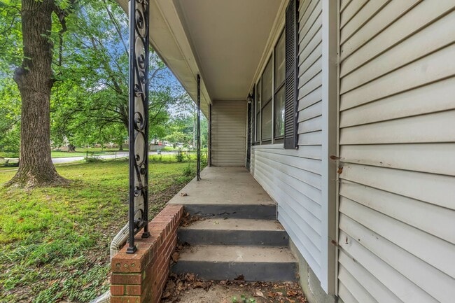 Photo - 401 Conwell Rd- House