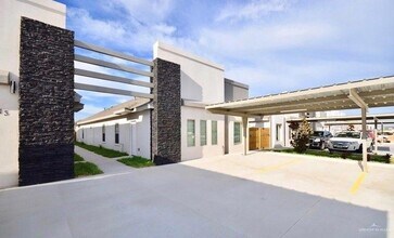 Building Photo - 1713 W Garrison Dr