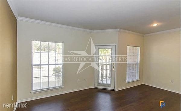 Building Photo - 11255 Huebner Rd