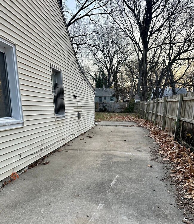 Foto del edificio - Awesome 2 Bedroom 1 Bath Ranch with BONUS ...