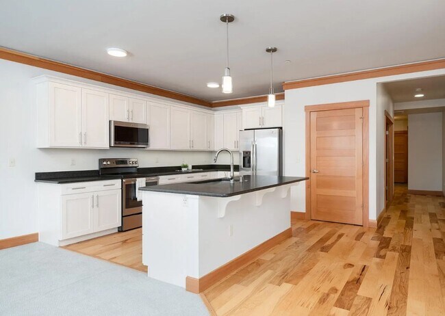 Foto del edificio - $2,295 / 2BD Luxury Condo