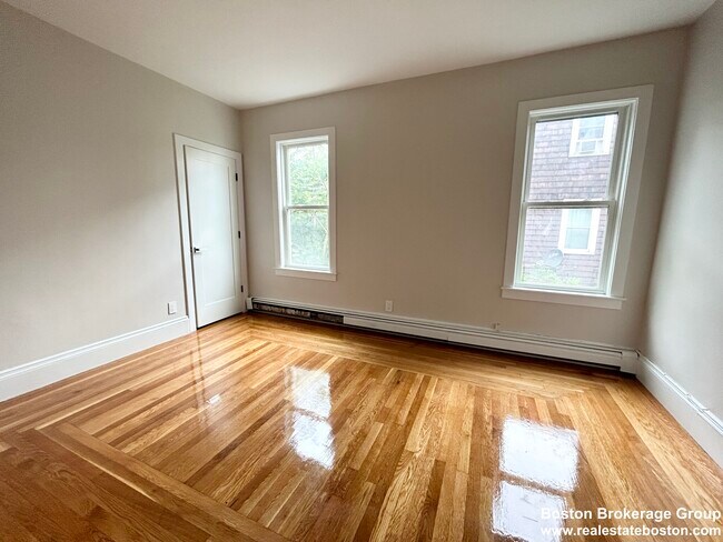 Building Photo - 102 Buttonwood St