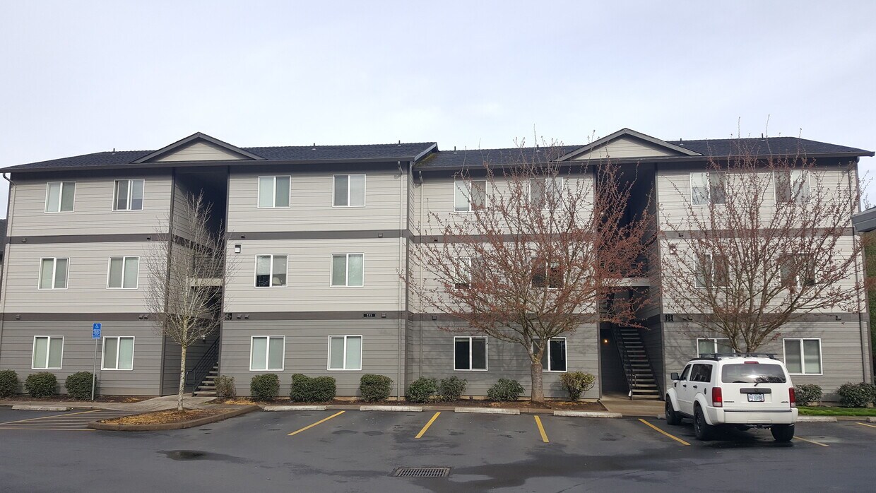 251 Pioneer Dr Unit K, Silverton, OR 97381 Apartments in Silverton