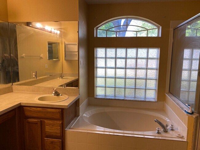 Photo - Lovely home in Autumn Woods