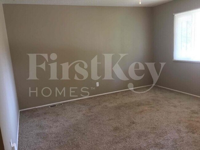 Foto del edificio - 4813 Cherry Blossom Ln