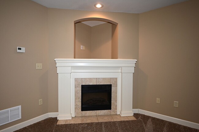 Foto del edificio - Two Bedroom & 2.5 Bath Townhome with 1 car garage in Oak Valley Estates