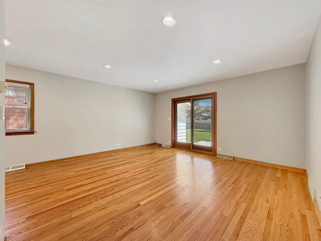 Building Photo - 207 S Illinois Dr