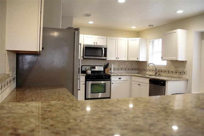 Foto del edificio - 1803 Edinburg Ave