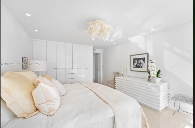 Building Photo - 3580 S Ocean Blvd