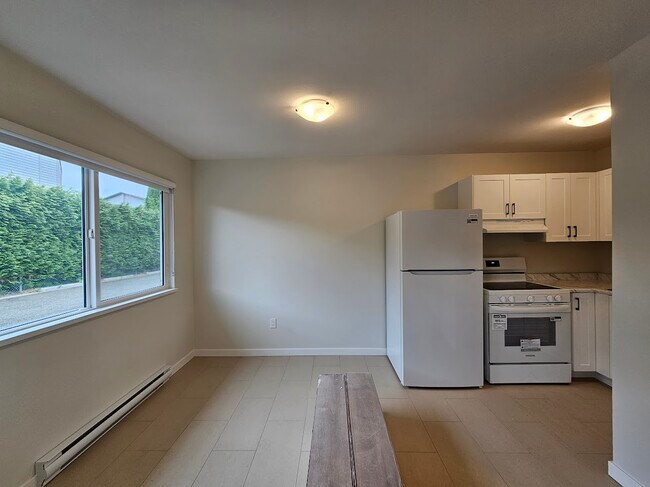 Building Photo - 45790 Lewis Ave