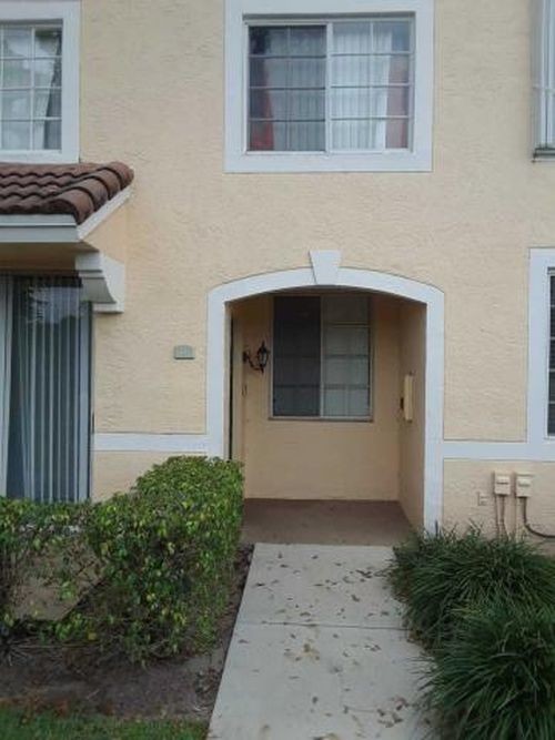 Foto principal - 1701 Village Blvd