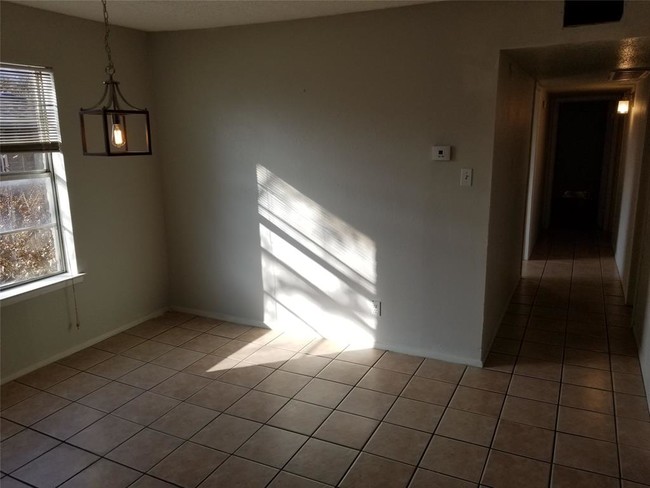 Building Photo - 6032 Westridge Ln