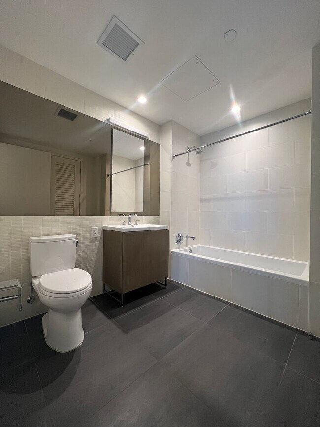 Building Photo - Luxury Executive Condo for Rent - DTLA