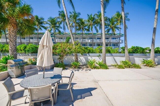 Foto del edificio - 1865 79th Street Causeway