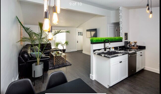 Foto del edificio - 3358 Rennie St