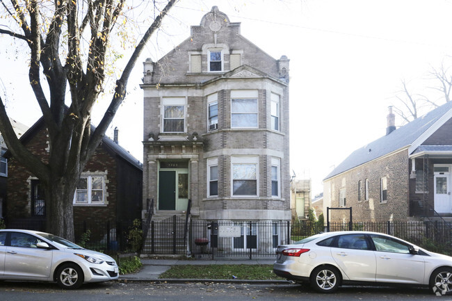 Foto del edificio - 2343 S Trumbull Ave