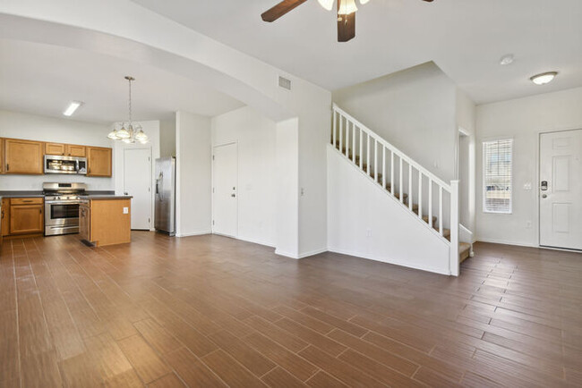 Building Photo - Move-in ready home in Avondale!