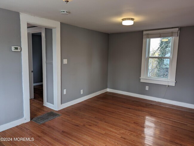 Building Photo - 245 Alpine Way