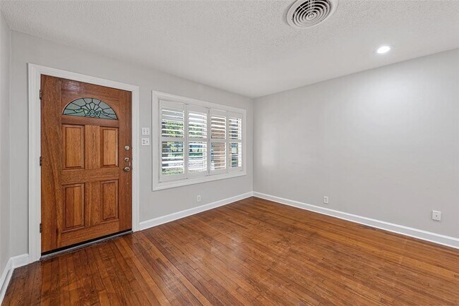 Building Photo - 4050 Cheena Dr