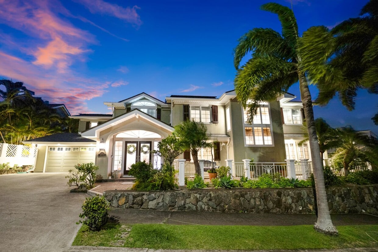 Primary Photo - Luxury 4 Bed/4Bath Kailua
