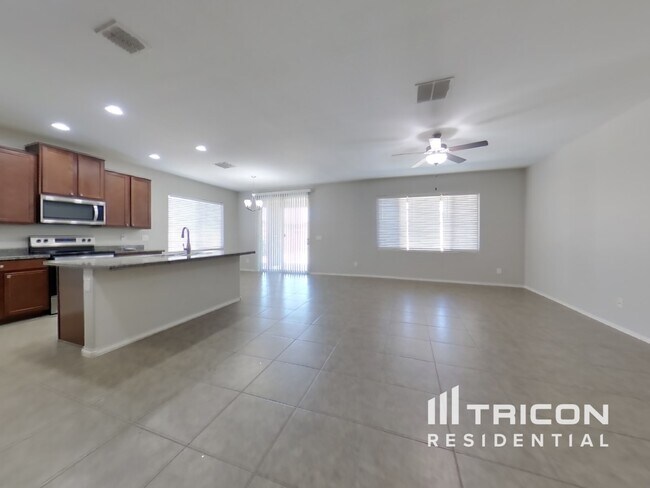 Foto del edificio - 18646 W Hatcher Rd