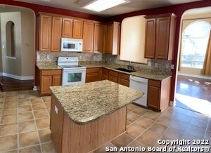 Foto del edificio - 8511 Driftwood Hill