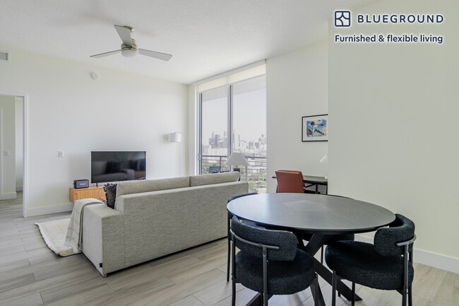 Foto del edificio - 1000 NW 7th St