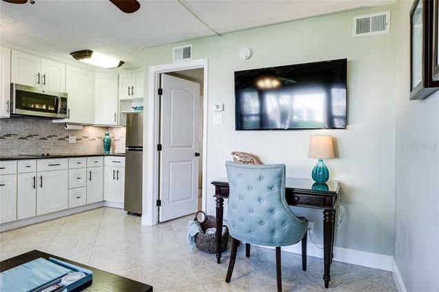 Building Photo - 7740 Boca CIega 111