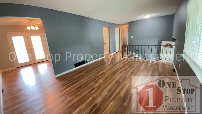 Foto del edificio - 4 bedroom, 2 bathroom home in Blue Springs...