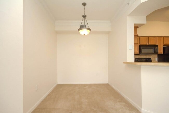 Building Photo - 3308 Myrtlewood Cir E