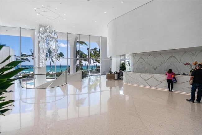 Building Photo - 16901 Collins Ave