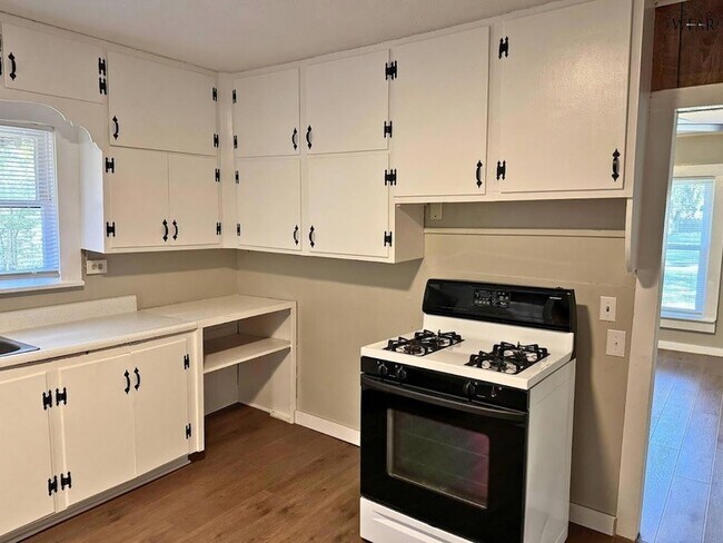 Foto del edificio - 704 Reagan St